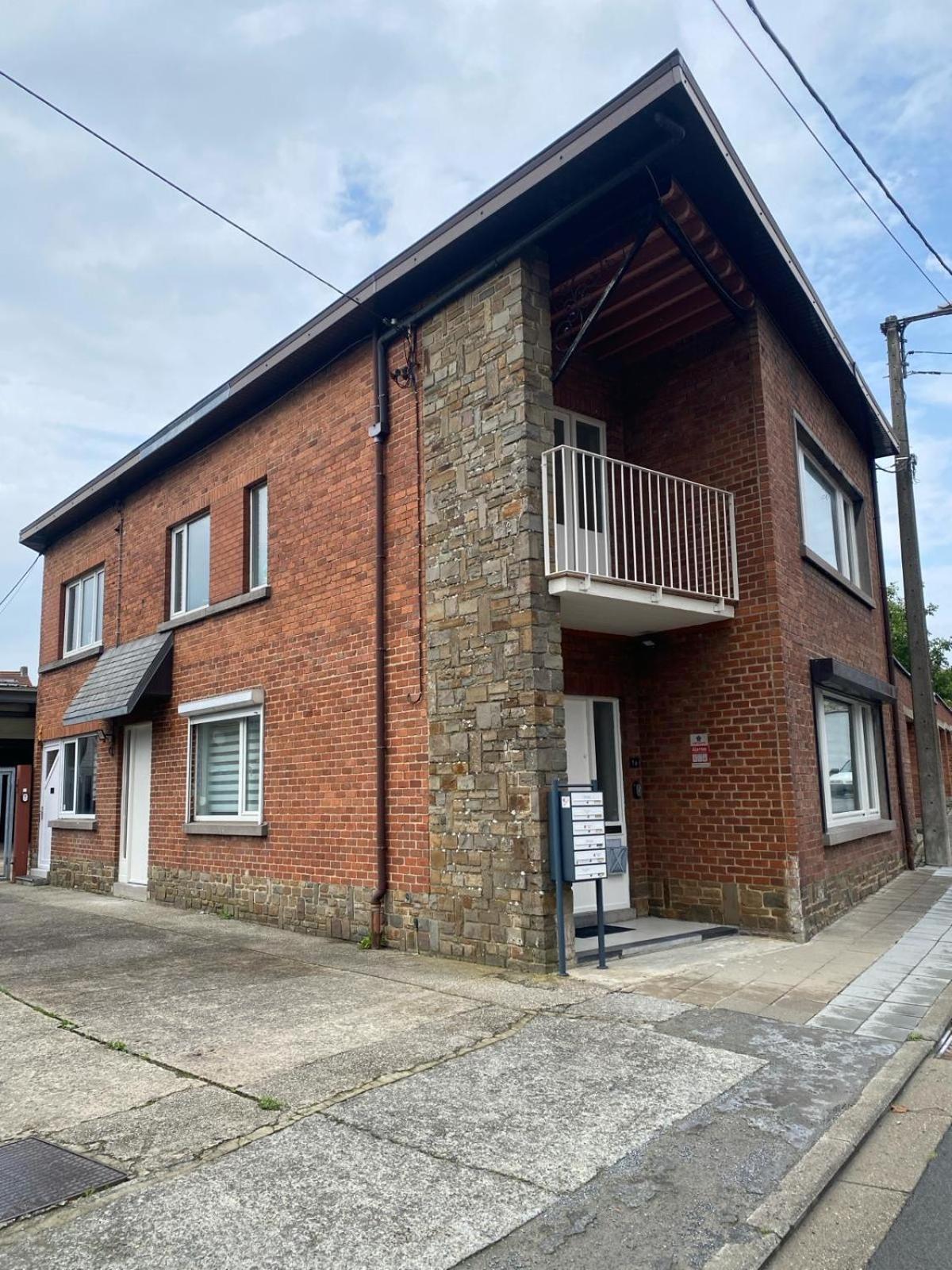 1-E Superbe Appartement Lumineux Charleroi Exterior foto